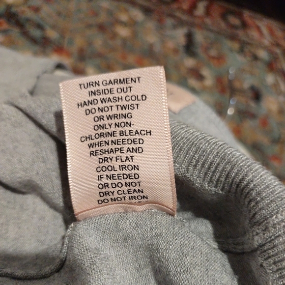 Philosophy Gray Cropped Top Long Sleeves Size L w/ BELLE Beaded Word - Picture 4 of 14